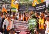 पुण्यात पावसाळ्यापूर्वीची निकृष्ट दर्जाची कामे, पाणी साचल्याने शिवसेनेचे आंदोलन