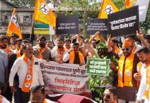पुण्यात पावसाळ्यापूर्वीची निकृष्ट दर्जाची कामे, पाणी साचल्याने शिवसेनेचे आंदोलन